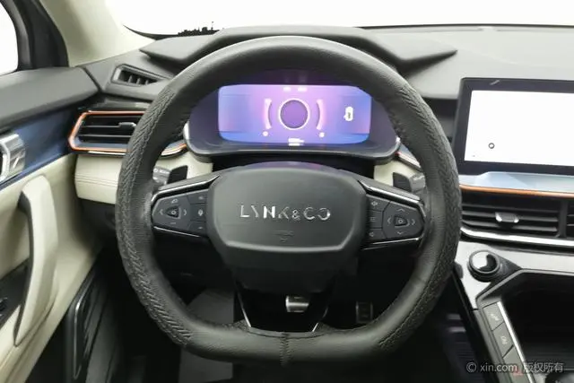 LYNK & CO Lynk 06 1.5T Yao Halo