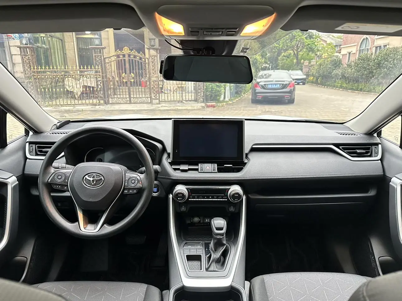 TOYOTA RAV4 Rongfang 2.0L CVT two-wheel drive fashion version
