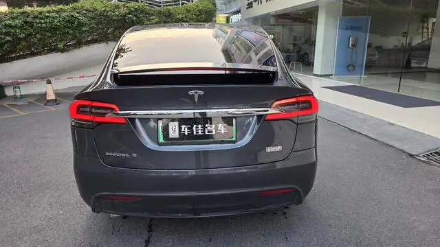 Tesla Model X 75D