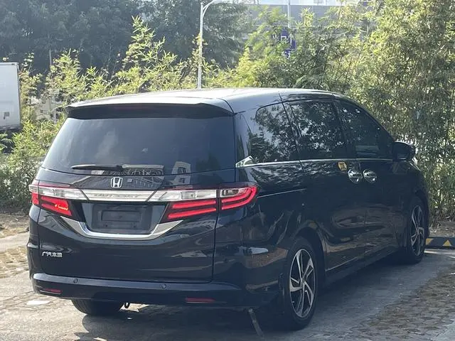 Honda Odyssey 2.4L Deluxe Edition