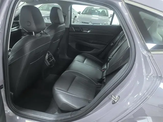 Volkswagen Passat Pro 380TSI Dragon Edition