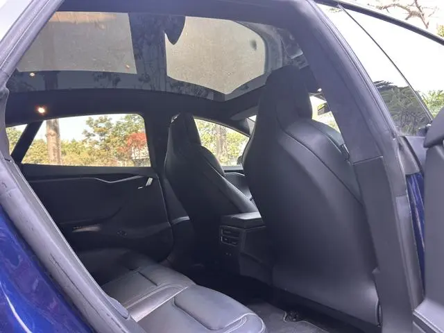 Tesla Model S 75D Standard battery life version