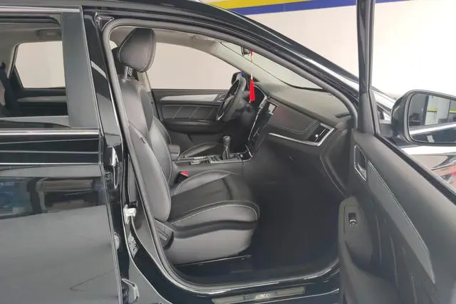 Roewe Roewe RX5 20T two-wheel drive manual Internet Zhihui Edition