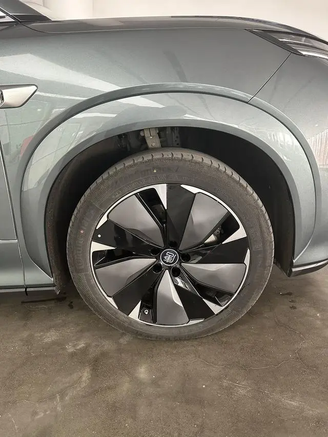 BYD Tang L DM DM-p 175KM four-wheel drive drone player version