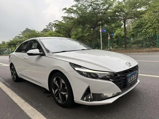 Hyundai Elantra 1.5L CVT LUX Premium Edition