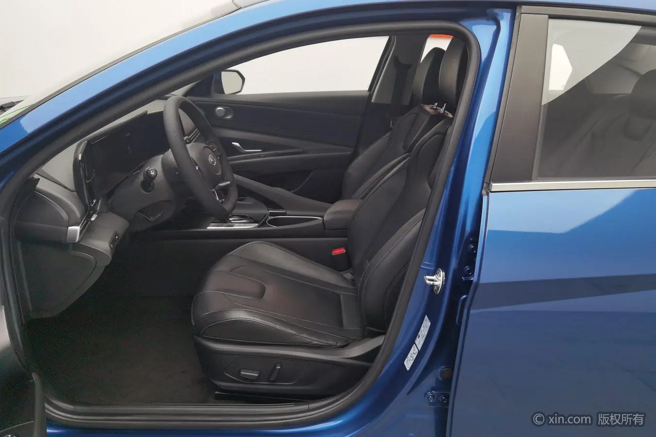 Hyundai Elantra 1.5L CVT LUX Premium Edition