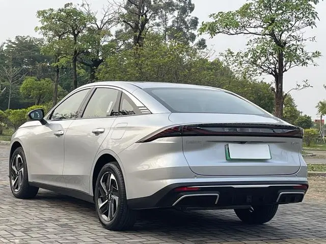Geely Galaxy Galaxy L6 1.5 EM-i DHT 140KM Starship Version