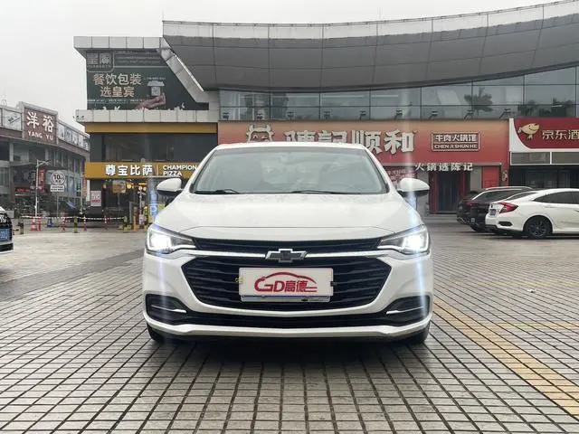Chevrolet Cruze 320 automatic Enjoy Skylight version