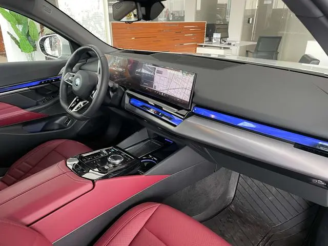 BMW BMW i5 eDrive40L M sports suit