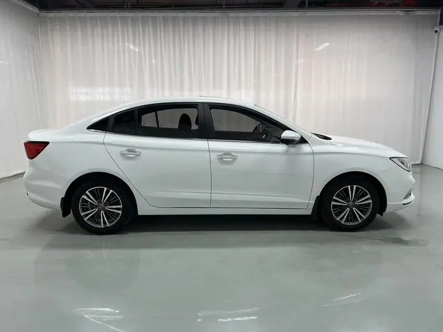 Roewe Roewe i5 1.5L automatic 4G interconnection Langham Place version Country V