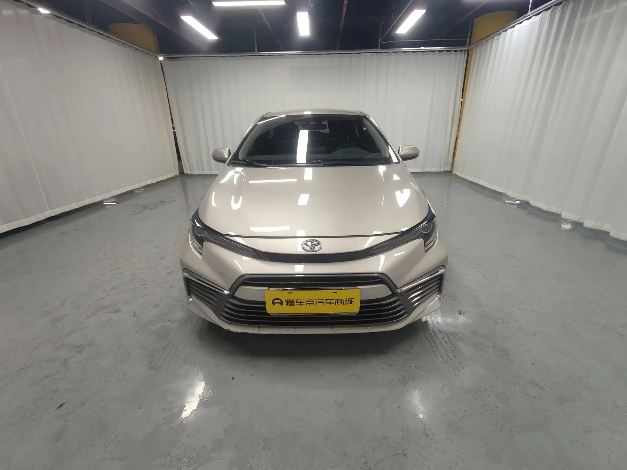 TOYOTA Ling Shang 2.0L Leading version