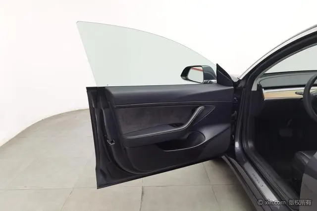 Tesla Model 3 Upgraded version of standard battery life rear drive