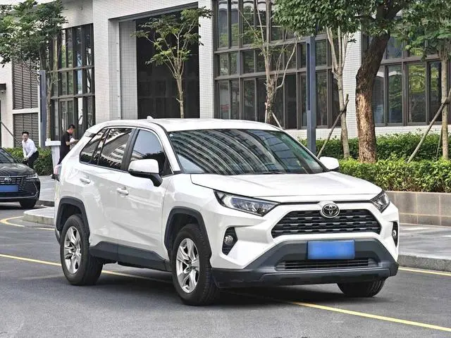 TOYOTA RAV4 Rongfang 2.0L CVT two-wheel drive fashion version