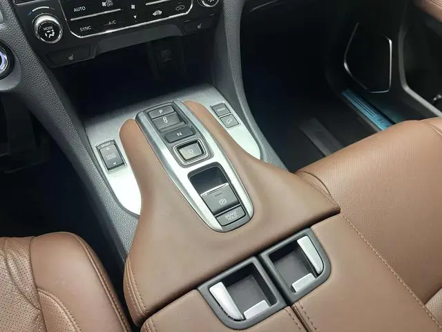 Honda Crown Road 370 TURBO 9AT Premium Edition AWD