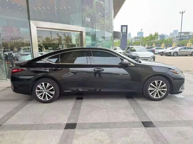 Lexus Lexus ES 300h Excellent Edition Country VI