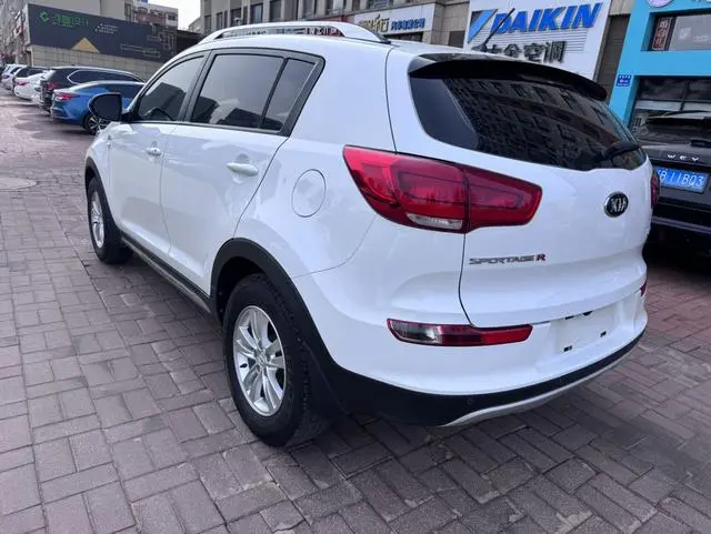 Kia Smart running 2.0L automatic two-wheel drive version GL