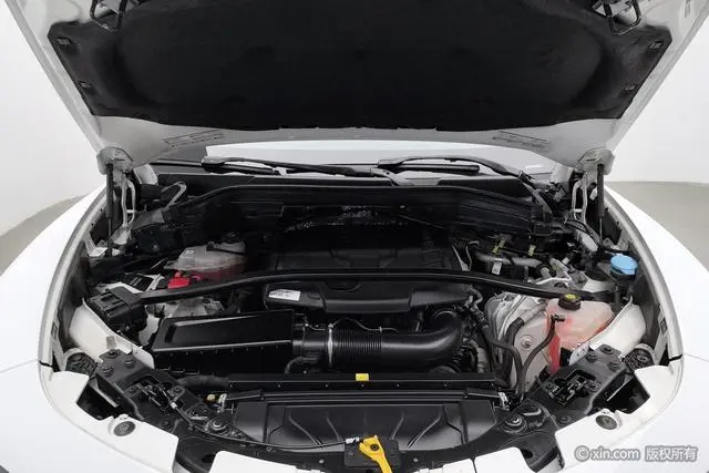 Alfa Romeo Stelvio 2.0T 200HP Deluxe Edition