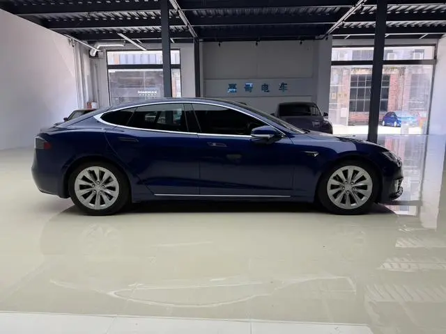 Tesla Model S 75D Standard battery life version