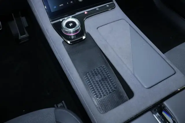 VOYAH Lantu chasing light PHEV Ultra-long battery life, four-wheel drive ultimate edition