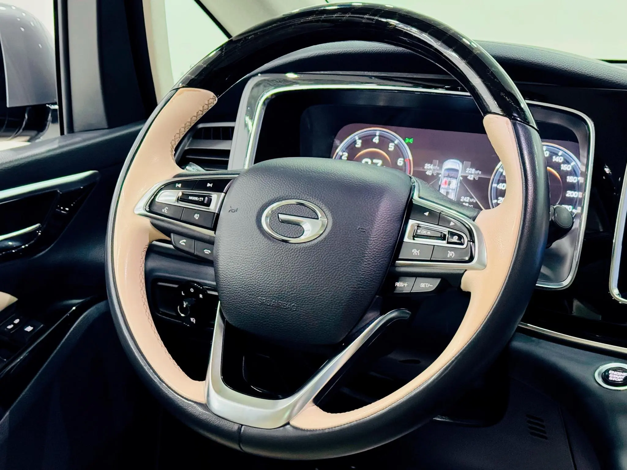 GAC Trumpchi M8 Master Series 390T four-seater Royal Edition