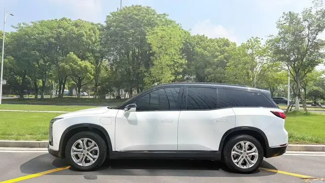 NIO NIO ES8 580KM base version six seats