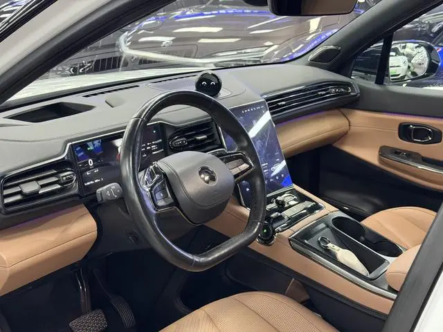 NIO NIO ES8 580KM six-seater version