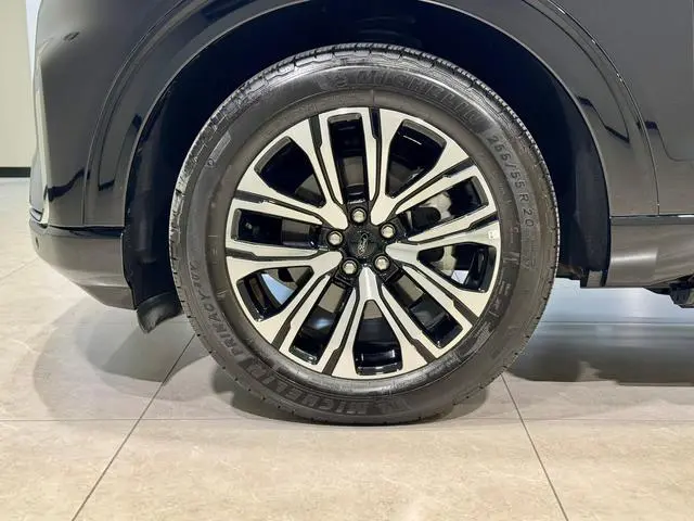 Ford Explorer 2.3T EcoBoost four-wheel drive titanium version 7 seats