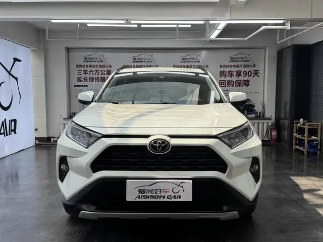 TOYOTA RAV4 Rongfang 2.0L CVT two-wheel drive fashion version