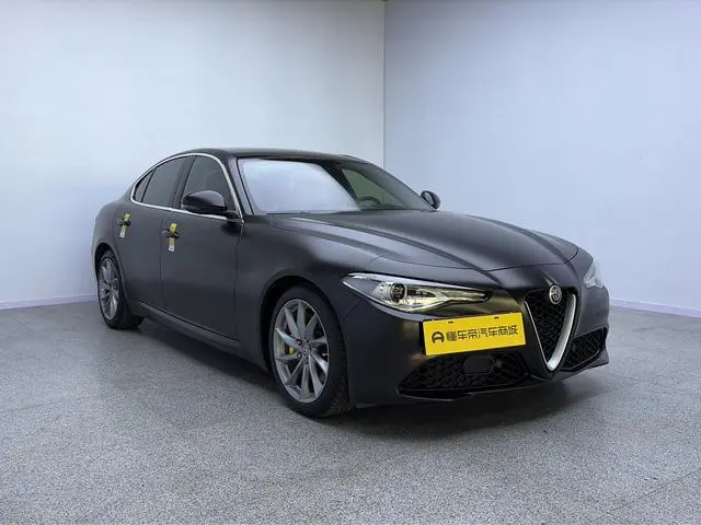 Alfa Romeo Giulia 2.0T 280HP Deluxe Edition