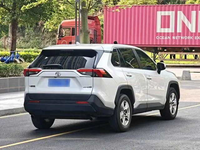 TOYOTA RAV4 Rongfang 2.0L CVT two-wheel drive fashion version