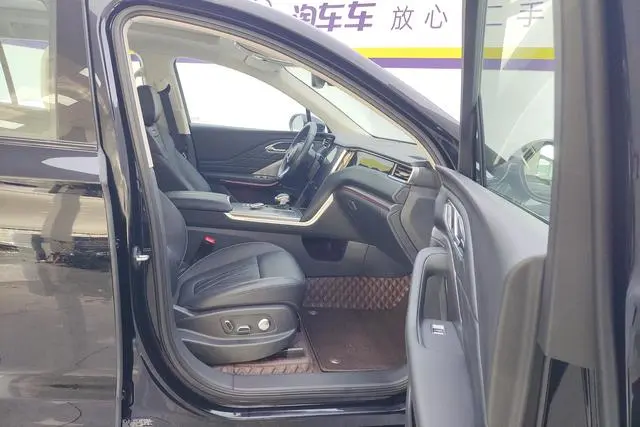 Hongqi Hongqi HS7 PHEV 2.0T four-wheel drive Qichang version 6 seats