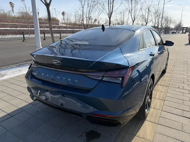 Hyundai Elantra 1.5L CVT LUX Premium Edition