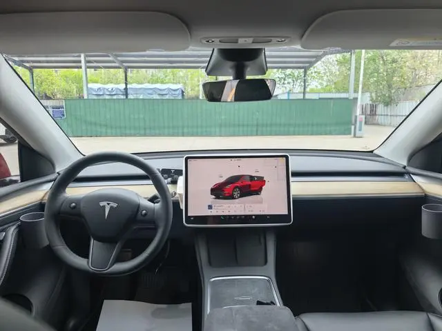 Tesla Model Y Facelifted rear-wheel drive version