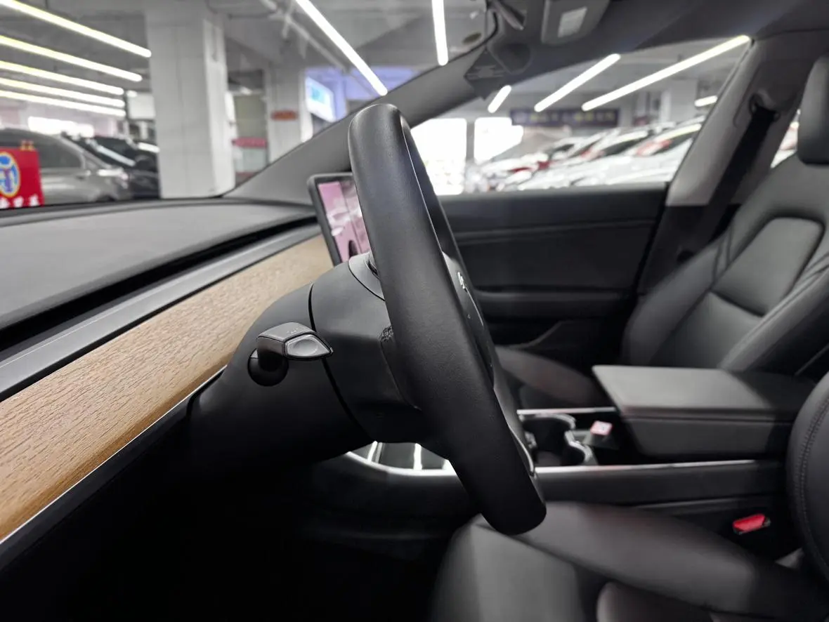 Tesla Model 3 Upgraded version of standard battery life rear drive