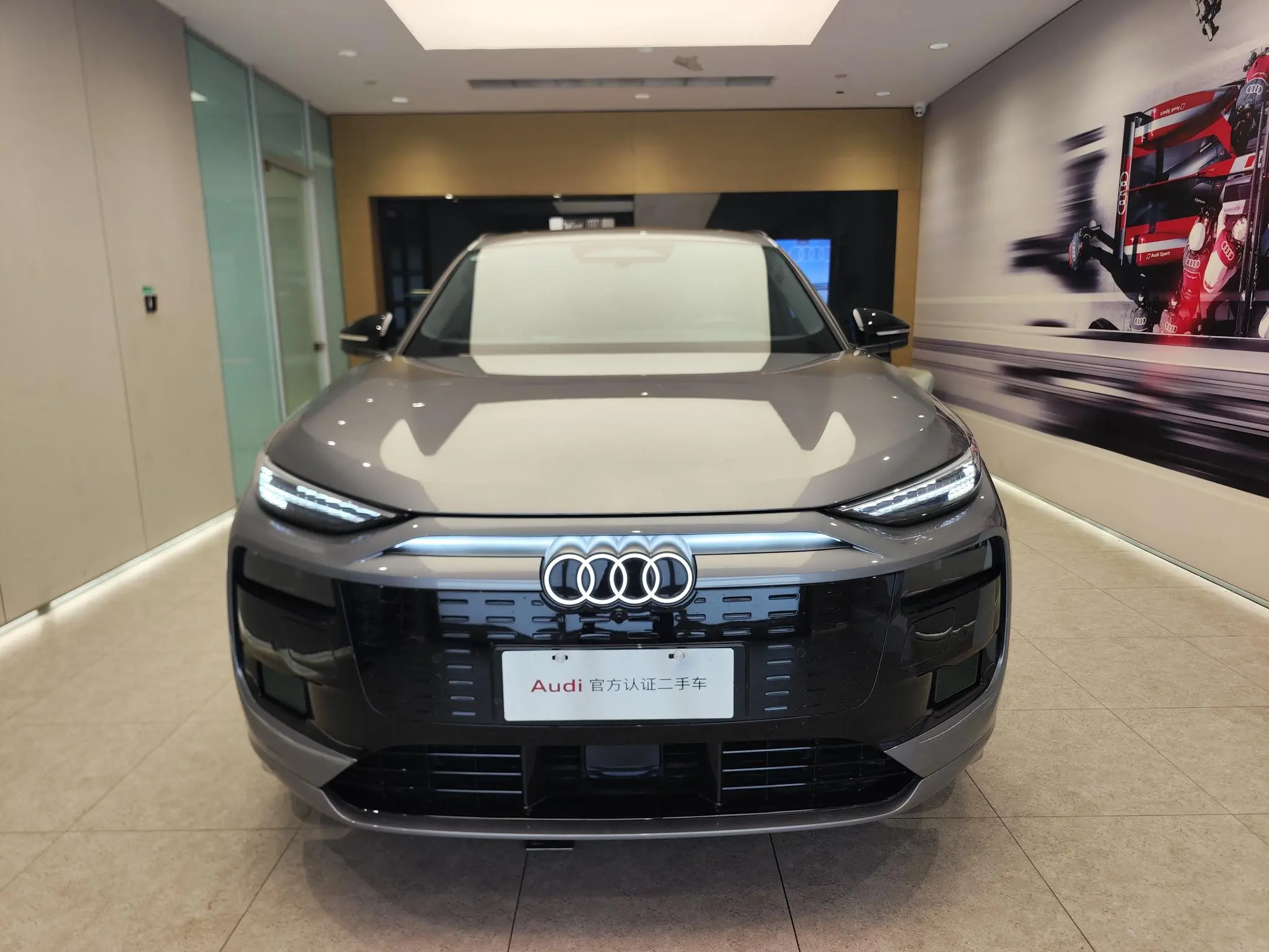 Audi Audi Q6L e-tron First pilot version