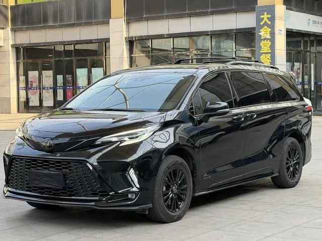 TOYOTA Saina 2.5L Hybrid Deluxe Edition