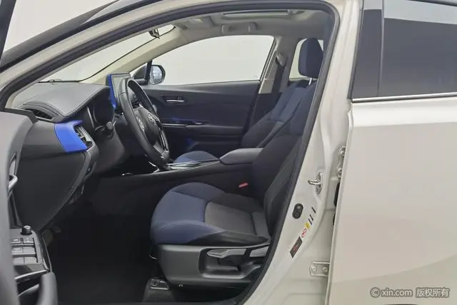 TOYOTA Toyota C-HR 2.0L Luxury Sunroof version Country VI
