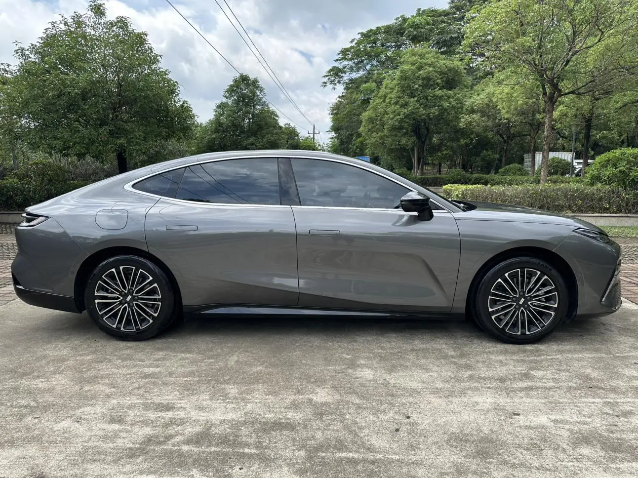 Geely Galaxy Galaxy Sparkle 8 PHEV 130km EM-i Premium Edition
