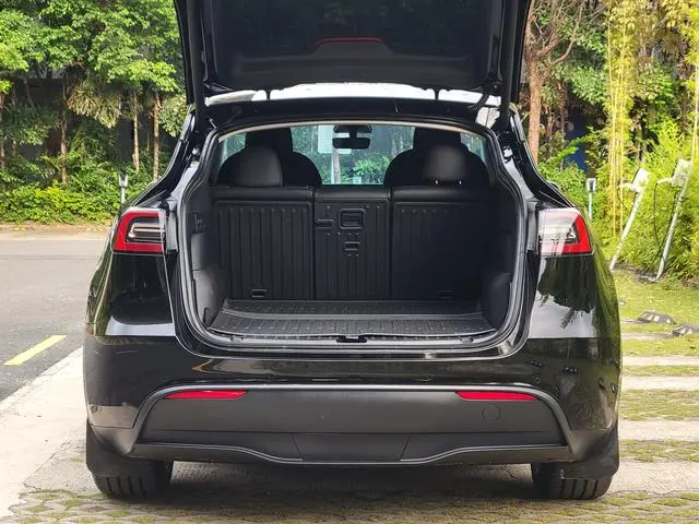 Tesla Model Y Facelifted rear-wheel drive version