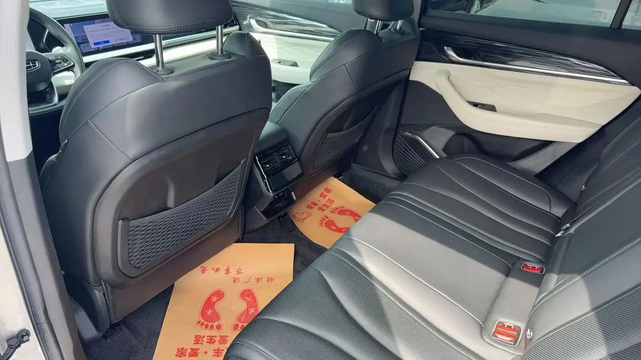 Geely Xingyue L 2.0TD high-power automatic two-wheel drive flagship type