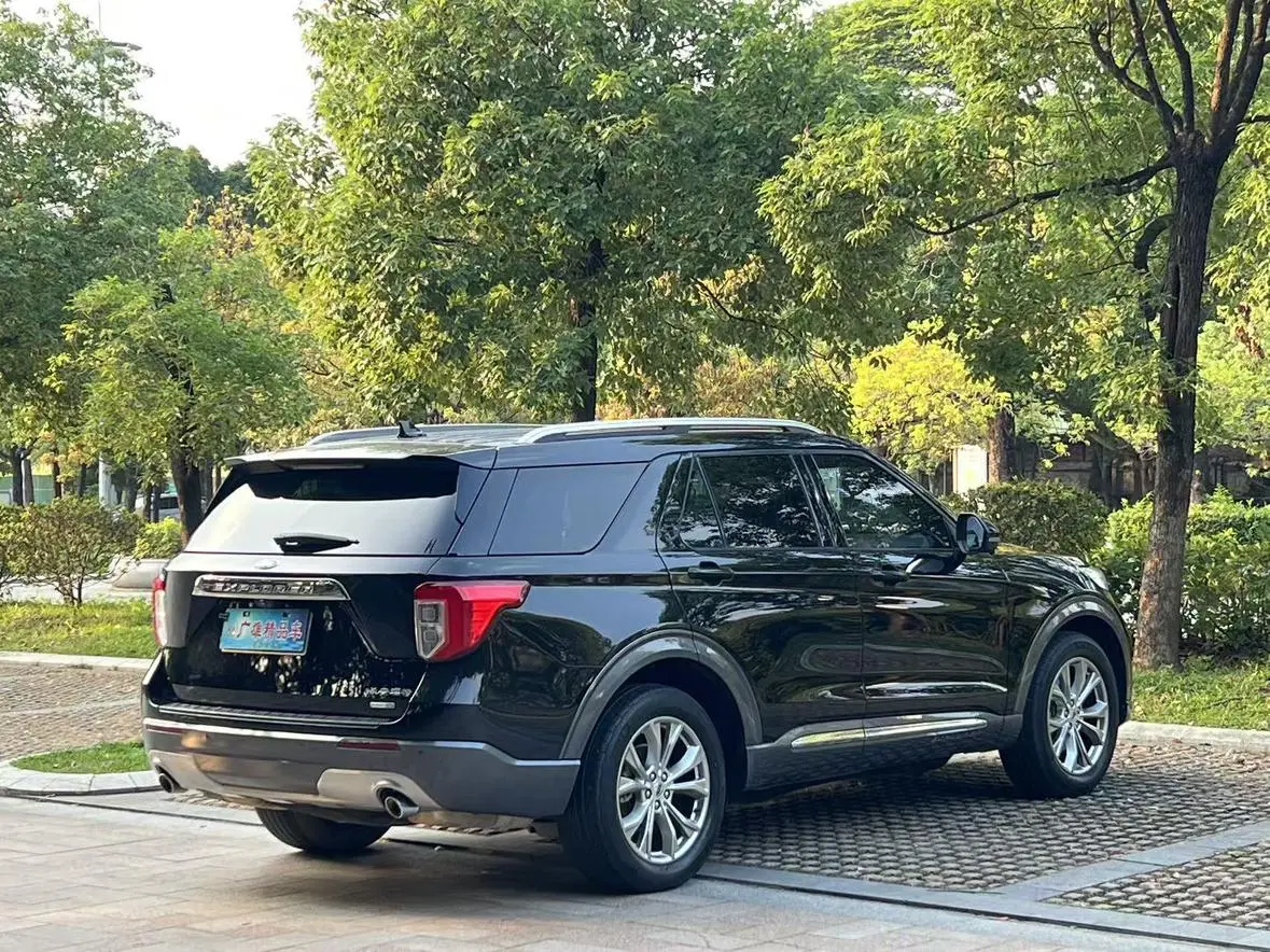 Ford Explorer EcoBoost 285 four-wheel drive fashion version 6 seats