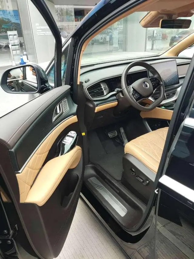 Denza Denza D9 EV Smart driving version 600 four-wheel drive flagship model