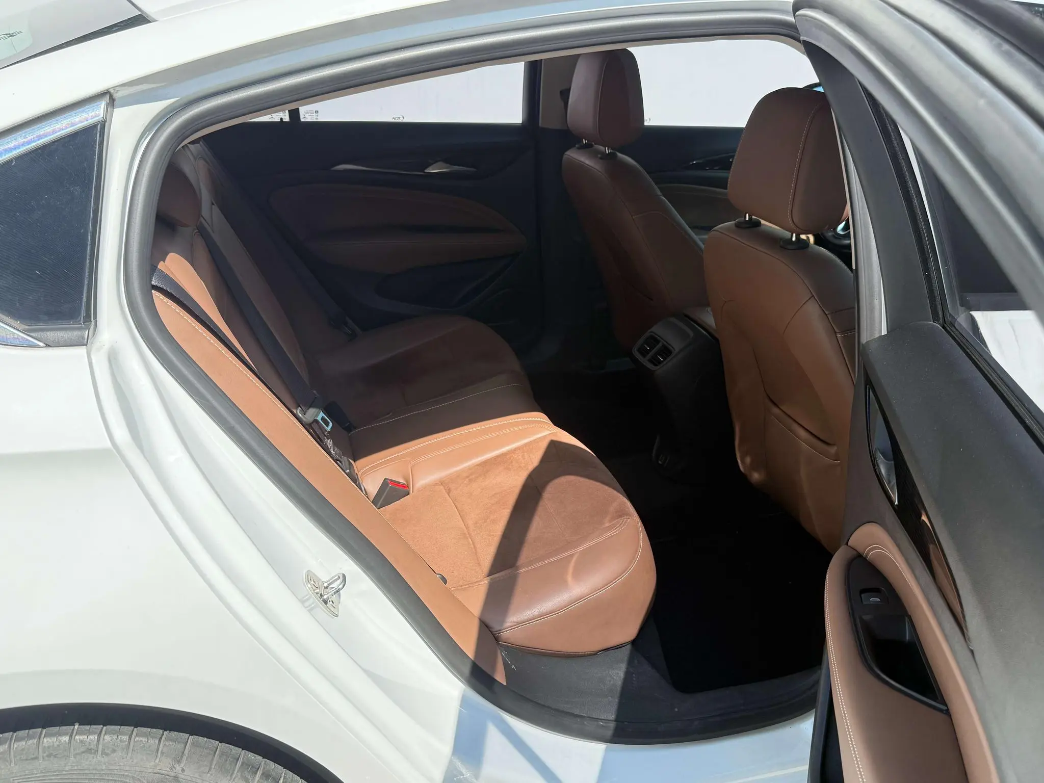 Buick Regal 20T Elite Country VI