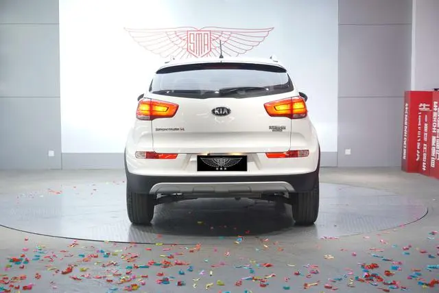 Kia Smart running 2.0L automatic two-wheel drive version GL