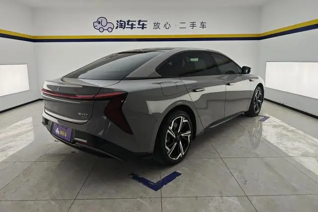 Hongqi Hongqi EH7 760 Pro+ four-wheel drive version