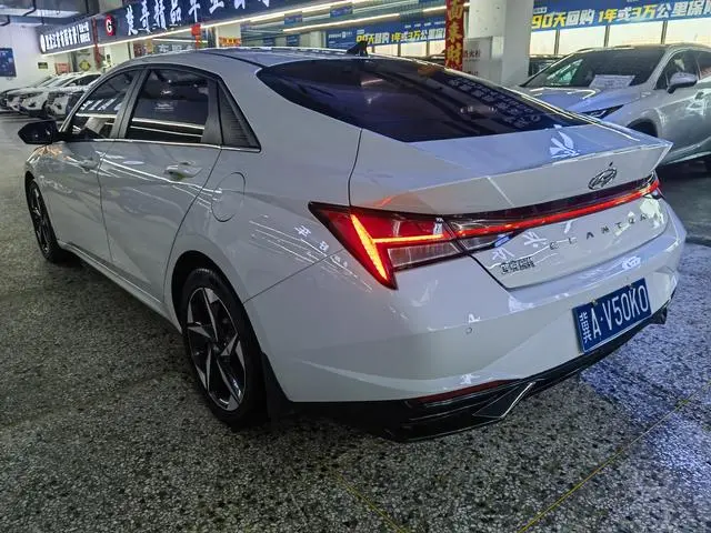 Hyundai Elantra 1.5L CVT LUX Premium Edition