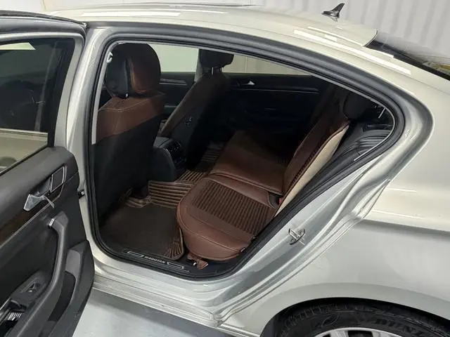 Volkswagen Magotan 330TSI DSG Luxury Country VI