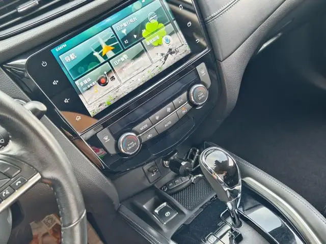 Nissan Qijun 2.5L CVT Zhilian seven-seater leading version 4WD