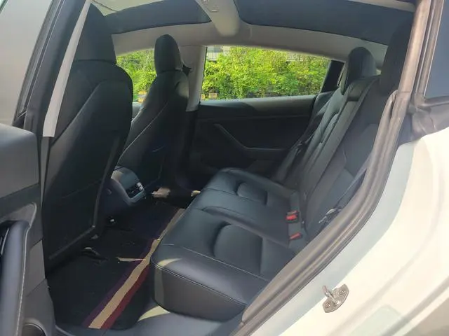 Tesla Model 3 Upgraded version of standard battery life rear drive