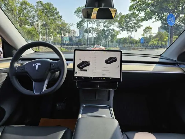 Tesla Model Y Facelifted rear-wheel drive version